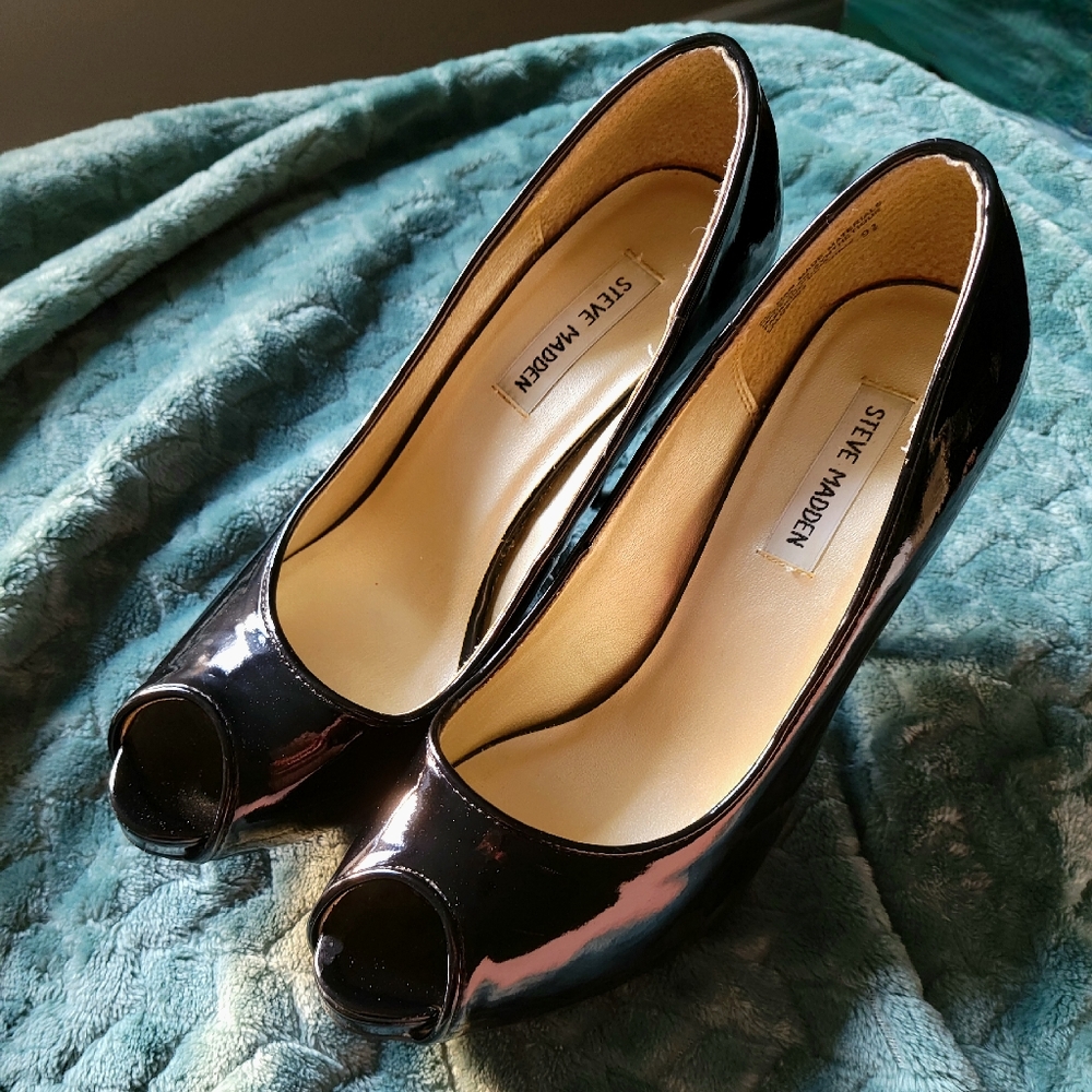 5/30$ Steve Madden patent Pumps